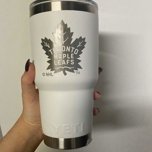 ⭐️BNWT Toronto Maple Leafs 30Z Yeti Rambler Tumbler